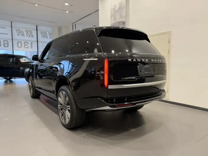 Range Rover 2026 Model 3.0 L6 400PS AB Long axis Edition – фото 4