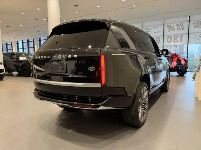 Range Rover 2026 Model 3.0 L6 400PS AB Long axis Edition – фото 6