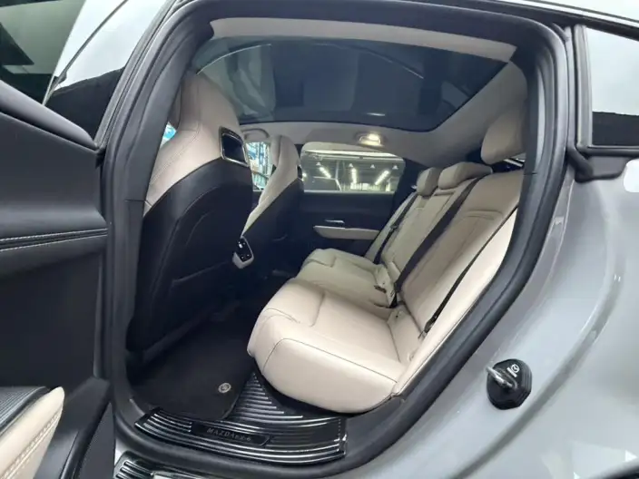 **Mazda EZ-6** 2024 Model Extended Range 200 – фото 9