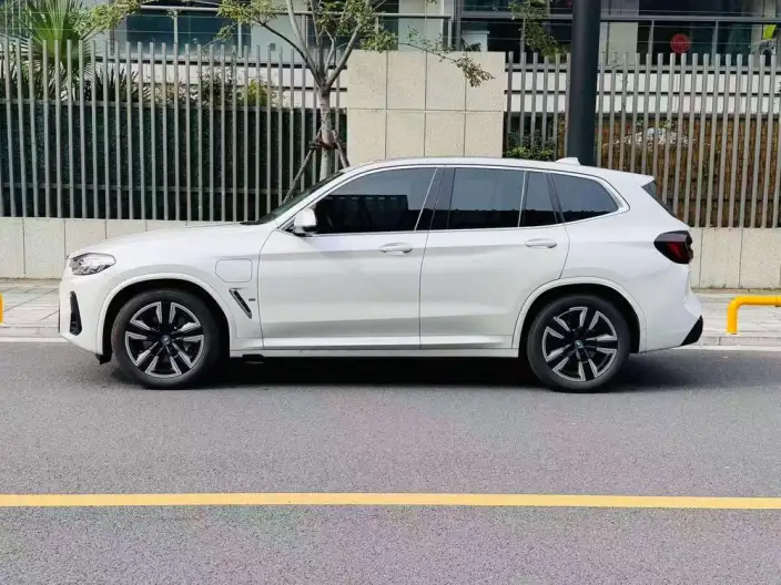 BMW iX3 2023 Model Leading Model – фото 3