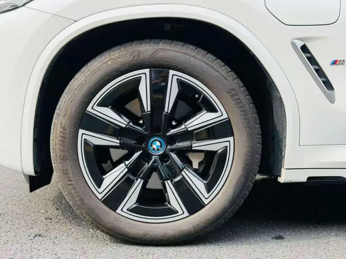 BMW iX3 2023 Model Leading Model – фото 9