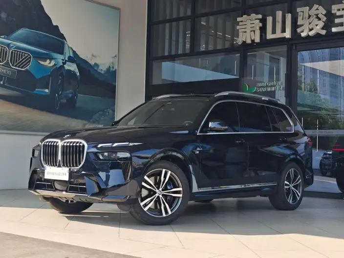 BMW X7 2023 Model xDrive40i Exclusive Model M Sports Set – фото 1