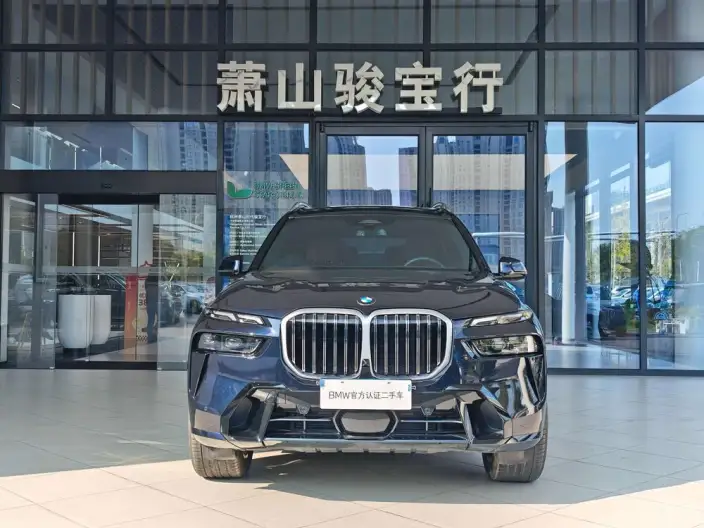 BMW X7 2023 Model xDrive40i Exclusive Model M Sports Set – фото 2