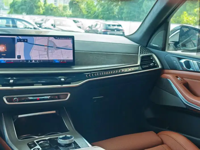 BMW X7 2023 Model xDrive40i Exclusive Model M Sports Set – фото 8