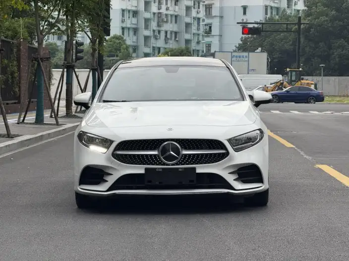 Mercedes-Benz A-class 2022 Model A 180 L Sports sedan – фото 2