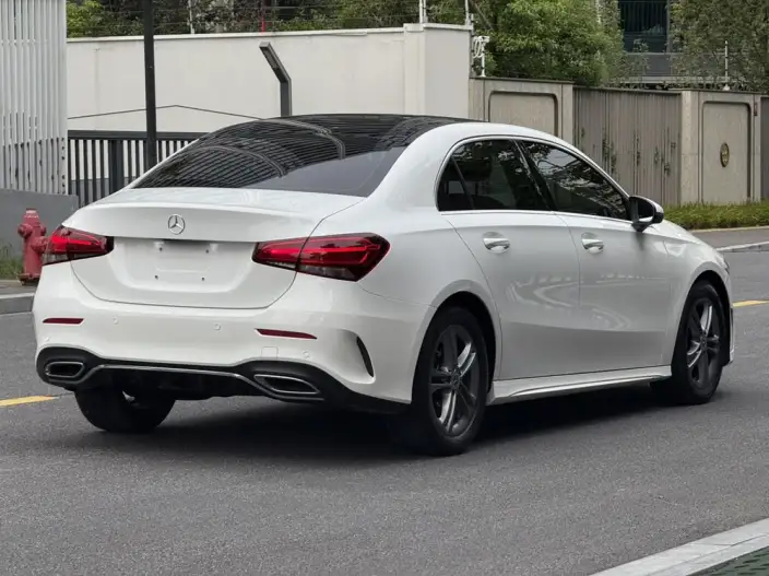 Mercedes-Benz A-class 2022 Model A 180 L Sports sedan – фото 6