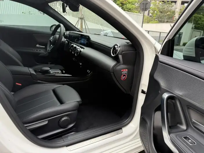 Mercedes-Benz A-class 2022 Model A 180 L Sports sedan – фото 7