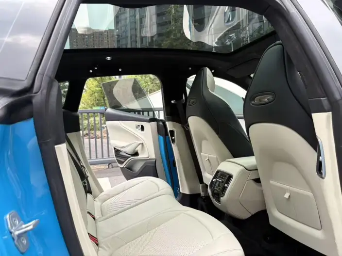 Aston Martin DBX 2023 Model 3.0T STRAIGHT SIX – фото 8