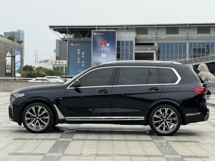 BMW X7 2020 Model xDrive40i Executive Model M Sports Set – фото 4