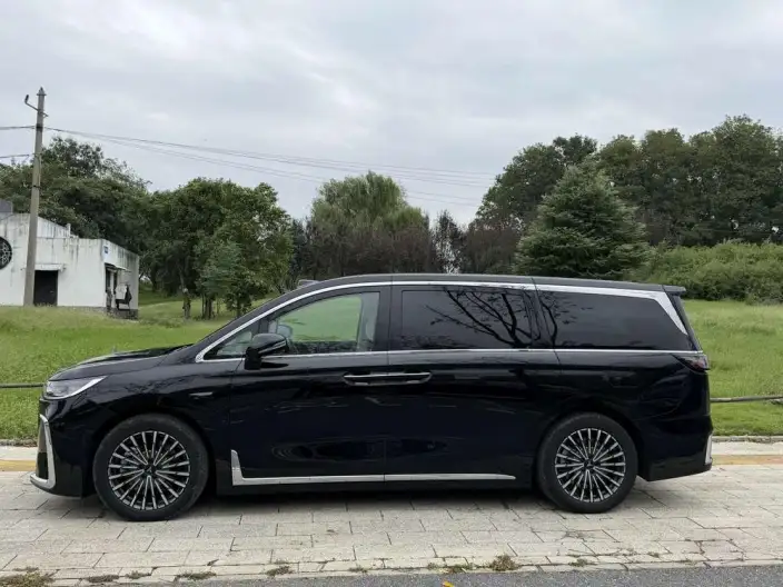 VOYAH Dreamer PHEV 2027 Model Champion Edition – фото 3