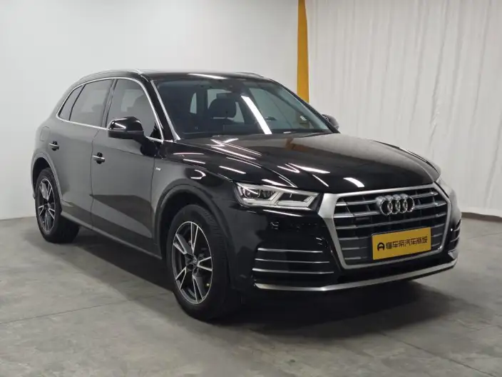 Audi Q5L 2020 Model Facelift 40 TFSI Rong Xiang Fashion Model – фото 3