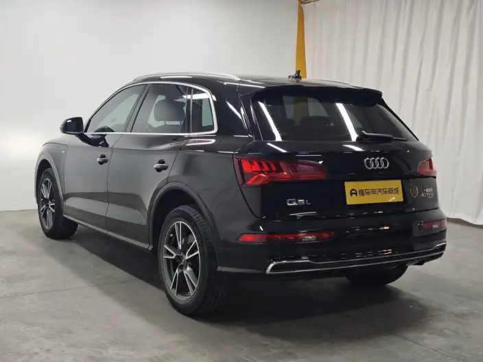 Audi Q5L 2020 Model Facelift 40 TFSI Rong Xiang Fashion Model – фото 5