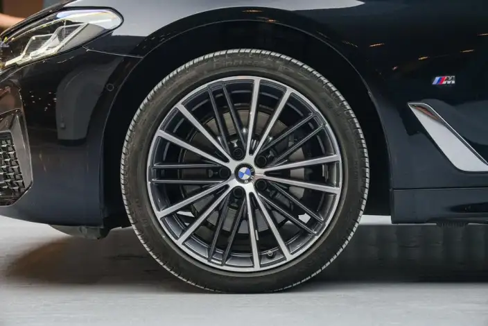BMW 5 Series 2023 Model Facelift 530Li Leading Model M Sports Set – фото 10