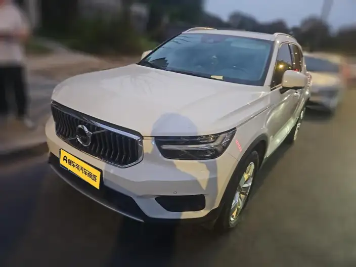 Volvo XC40 2021 Model T4 4WD Zhixing Fashion Edition – фото 1