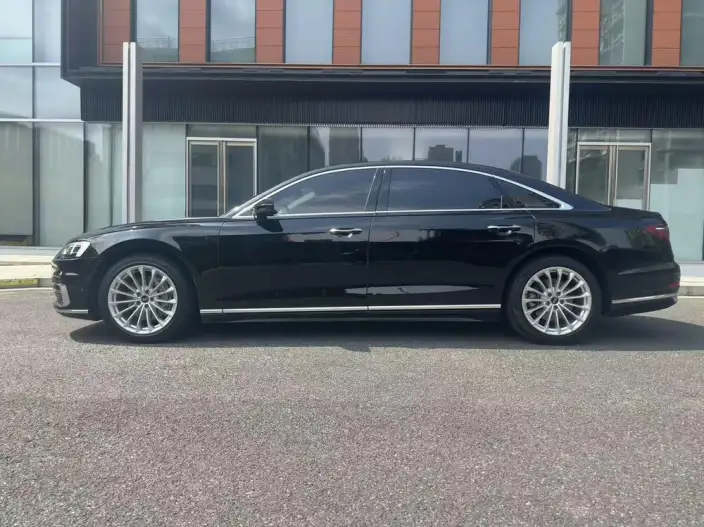 Audi A8 2021 Model A8L 50 TFSI quattro Comfort Model – фото 4