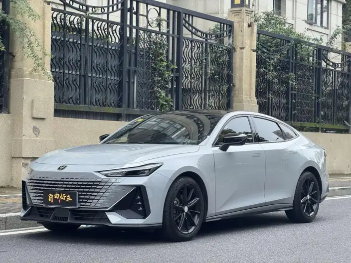 Changan UNI-V 2022 Model 1.5T Noble Model – фото 1