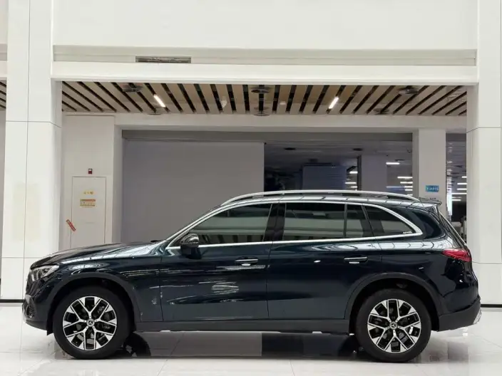 Mercedes-Benz GLC 2023 Model Facelift GLC 260 L 4MATIC Dynamic Model 5 seat – фото 4