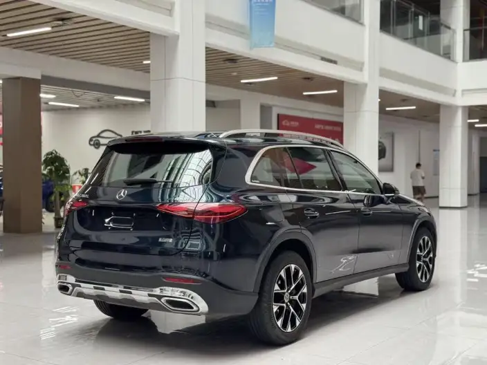 Mercedes-Benz GLC 2023 Model Facelift GLC 260 L 4MATIC Dynamic Model 5 seat – фото 7