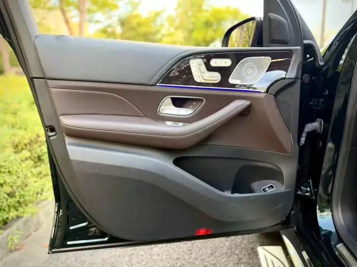 Mercedes-Benz GLS 2023 Model GLS 450 4MATIC Fashion Model – фото 9