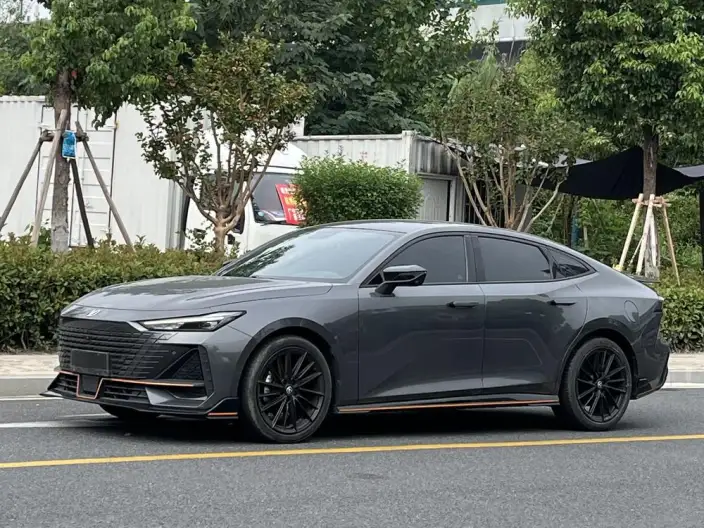 Changan UNI-V 2022 Model 1.5T Sports Edition – фото 1