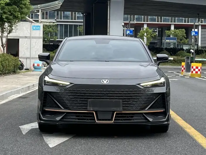 Changan UNI-V 2022 Model 1.5T Sports Edition – фото 2