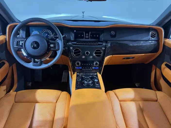 Cullinan 2020 Model Black Badge – фото 7