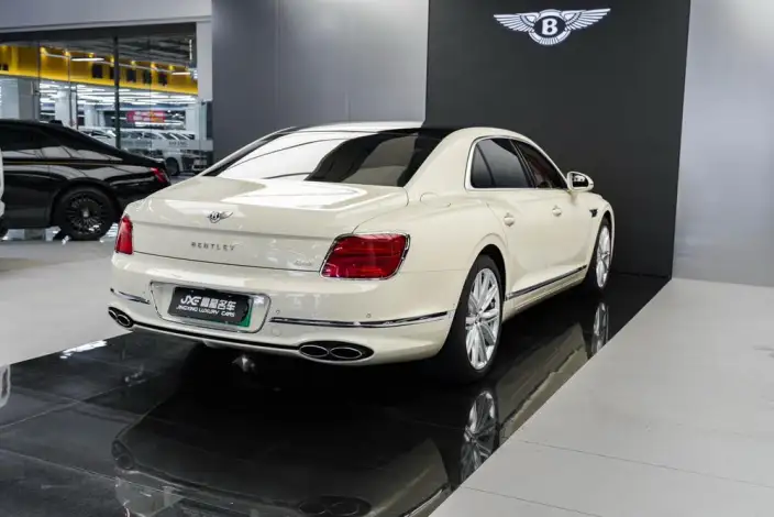 Bentley Flying Spur 2022 Model Hybrid – фото 7