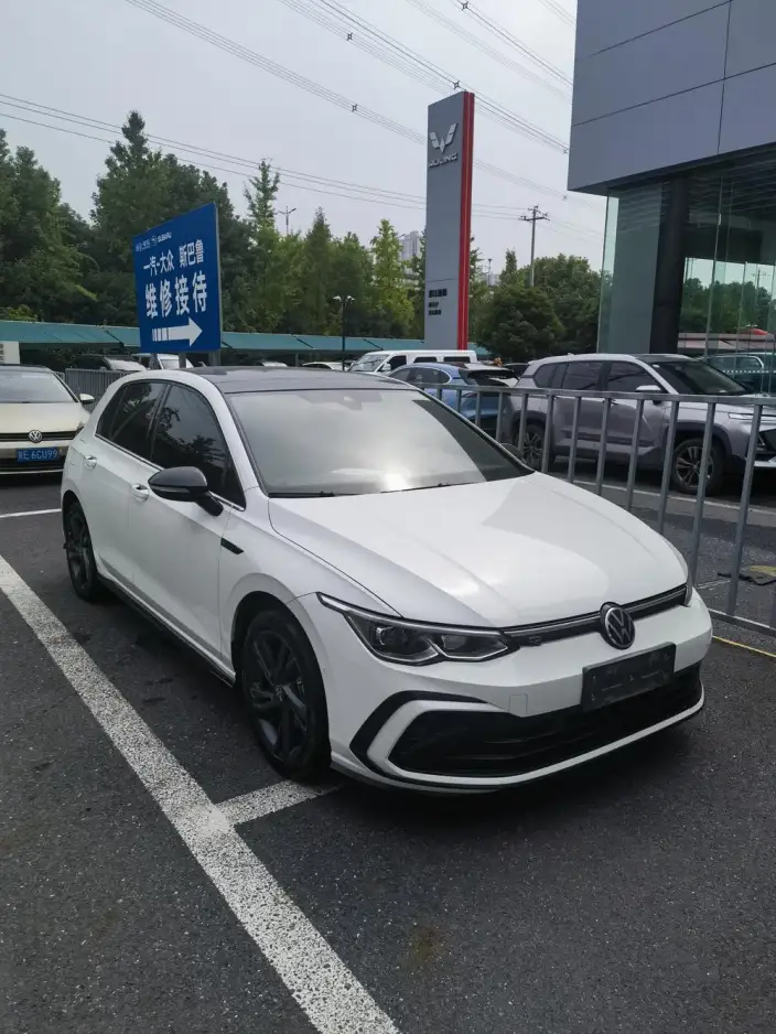 Volkswagen Golf 2021 Model 280TSI DSG Pro First Edition Edition – фото 2