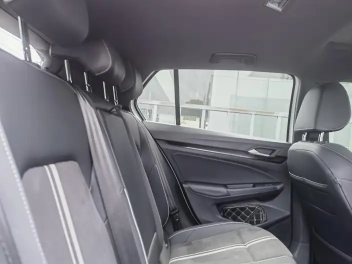 Volkswagen Golf 2021 Model 280TSI DSG Pro First Edition Edition – фото 10