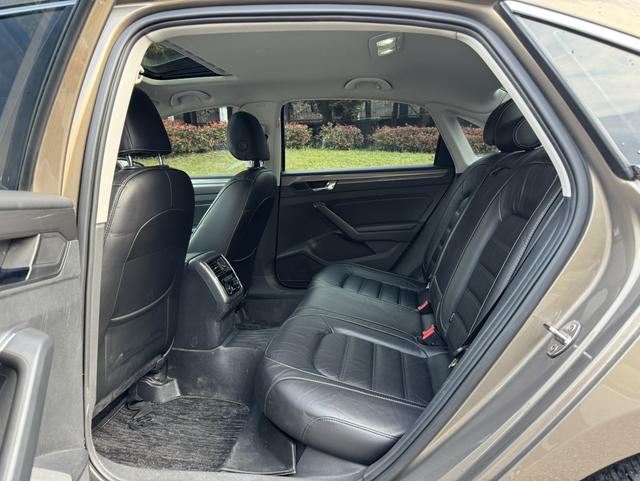 Volkswagen Passat 2017 330TSI DSG Prestige – фото 9