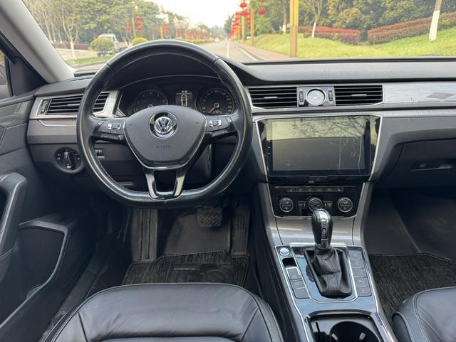 Volkswagen Passat 2017 330TSI DSG Prestige – фото 12