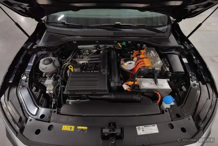 Volkswagen Passat PHEV 2025 Model 430PHEV Hybrid Business Edition – фото 4