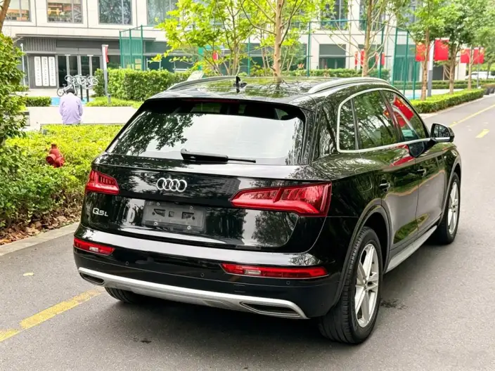 Audi Q5L 2020 Model 40 TFSI Rong Xiang Enterprising Model – фото 5