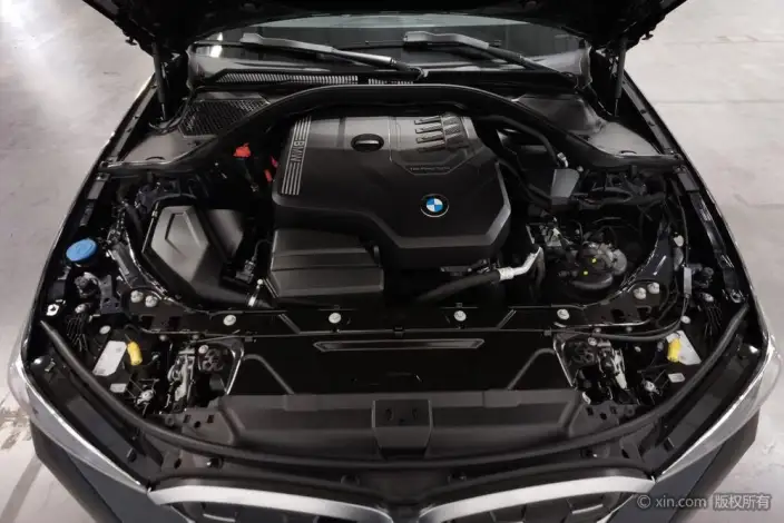 BMW 3 Series 2025 Model 325i M Sports Set – фото 4