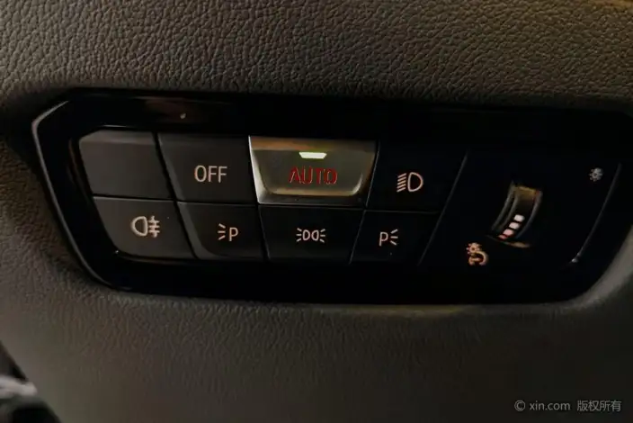 BMW 3 Series 2025 Model 325i M Sports Set – фото 8