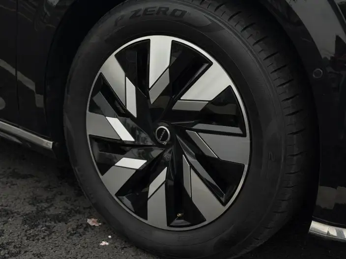 Volvo EM90 2025 Model Ultra VI seat – фото 8