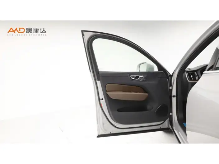 Volvo XC60 2024 Model B5 4WD Smart Range Deluxe Edition – фото 9