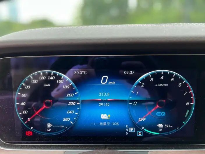 Mercedes-Benz E-Class PHEV 2023 Model E 350 e L Sports sedan – фото 10