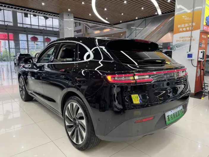 Aito M5 2022 Model Extended Range 4WD performance version – фото 5