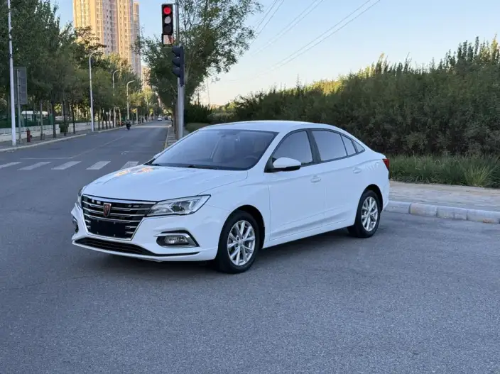 Roewe i5 2020 Model 1.5L Manual 4G Connected Luxury Edition – фото 1
