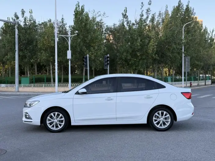 Roewe i5 2020 Model 1.5L Manual 4G Connected Luxury Edition – фото 4