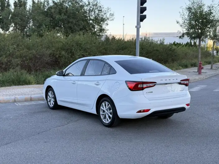 Roewe i5 2020 Model 1.5L Manual 4G Connected Luxury Edition – фото 5