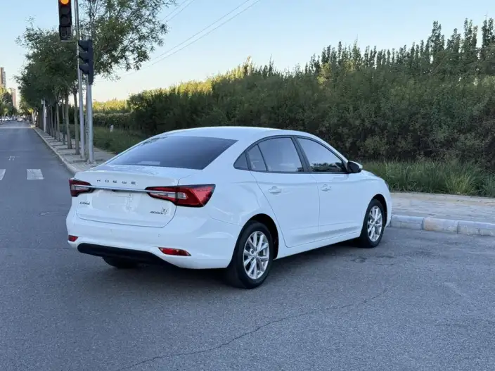 Roewe i5 2020 Model 1.5L Manual 4G Connected Luxury Edition – фото 7