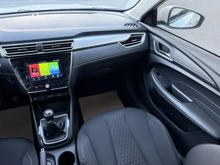 Roewe i5 2020 Model 1.5L Manual 4G Connected Luxury Edition – фото 8