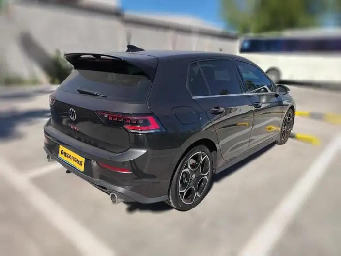 Volkswagen Golf GTI 2025 Model 380TSI DSG GTI – фото 2