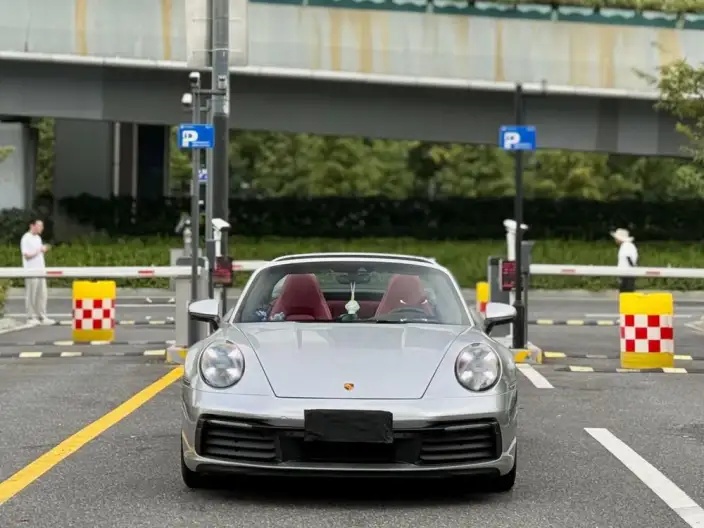 PORSCHE 911 2023 Model Targa 4 3.0T – фото 2
