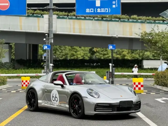 PORSCHE 911 2023 Model Targa 4 3.0T – фото 3