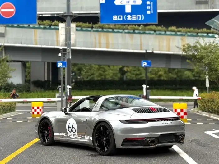 PORSCHE 911 2023 Model Targa 4 3.0T – фото 4