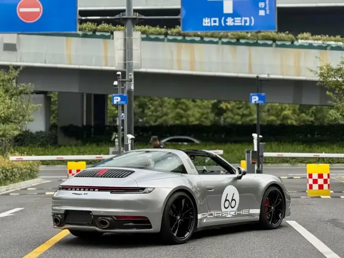 PORSCHE 911 2023 Model Targa 4 3.0T – фото 6