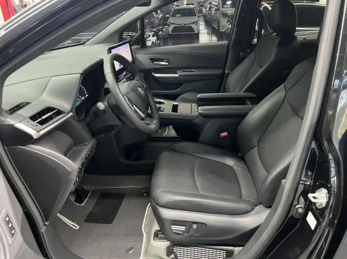 Granvia 2024 Model Intelligent Hybrid 2.5L 2WD Noble PLUS Edition – фото 7